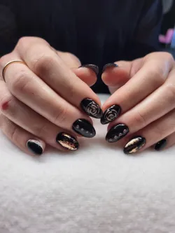 Treizième photo de pose d'ongles
