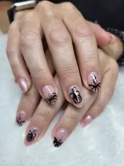 Troisième photo de pose d'ongles