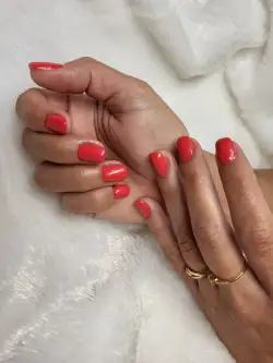 Sixième photo de pose d'ongles